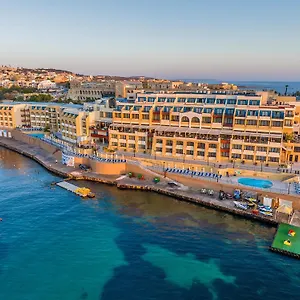 Verdi St George's Bay Marina San Ġiljan